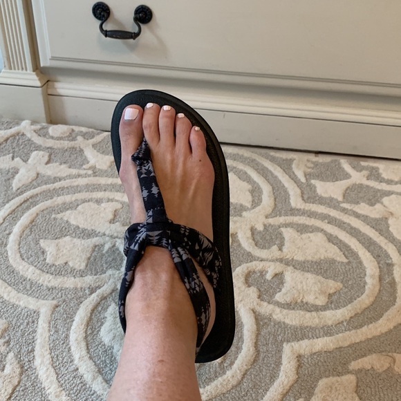 Sanuk Sandals sz 6.5 - Picture 4 of 5